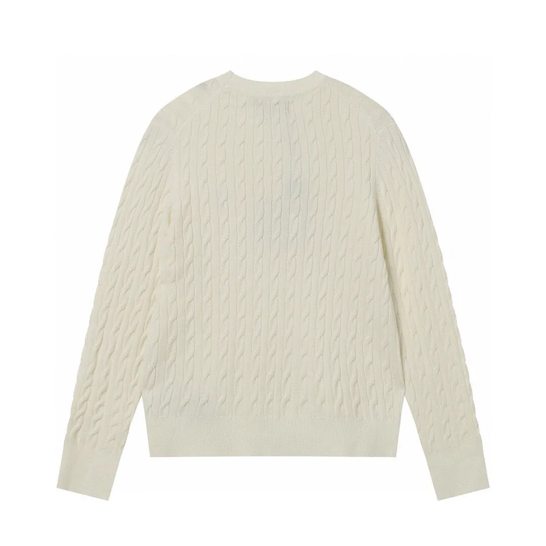 P186 Style No.: 601 -Ralph Lauren RL classic war horse logo embroidered pullover long-sleeved sweater on the chest -The item is made of custom-dyed and custom-spun yarn, purchased from the original version. A full set of customized accessories. Details determine success or failure. Heavy new autumn and winter product. High weight. Soft and delicate. The upper body effect is very nice. Loose fit. Women's model. -Color: white, gray, navy blue, red, khaki, blue, pink. -Sizes: S / M/ Ｌ S size 80-100 jins, M size 100-120 jins, Large size 120-135 jins